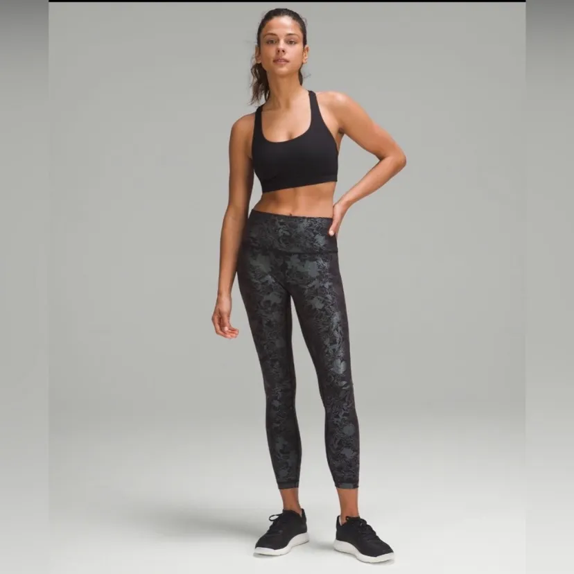 Lululemon Wunder Under High-Rise Tight 25" *Shine
Flourish Black Iridescent Foil - Image 4