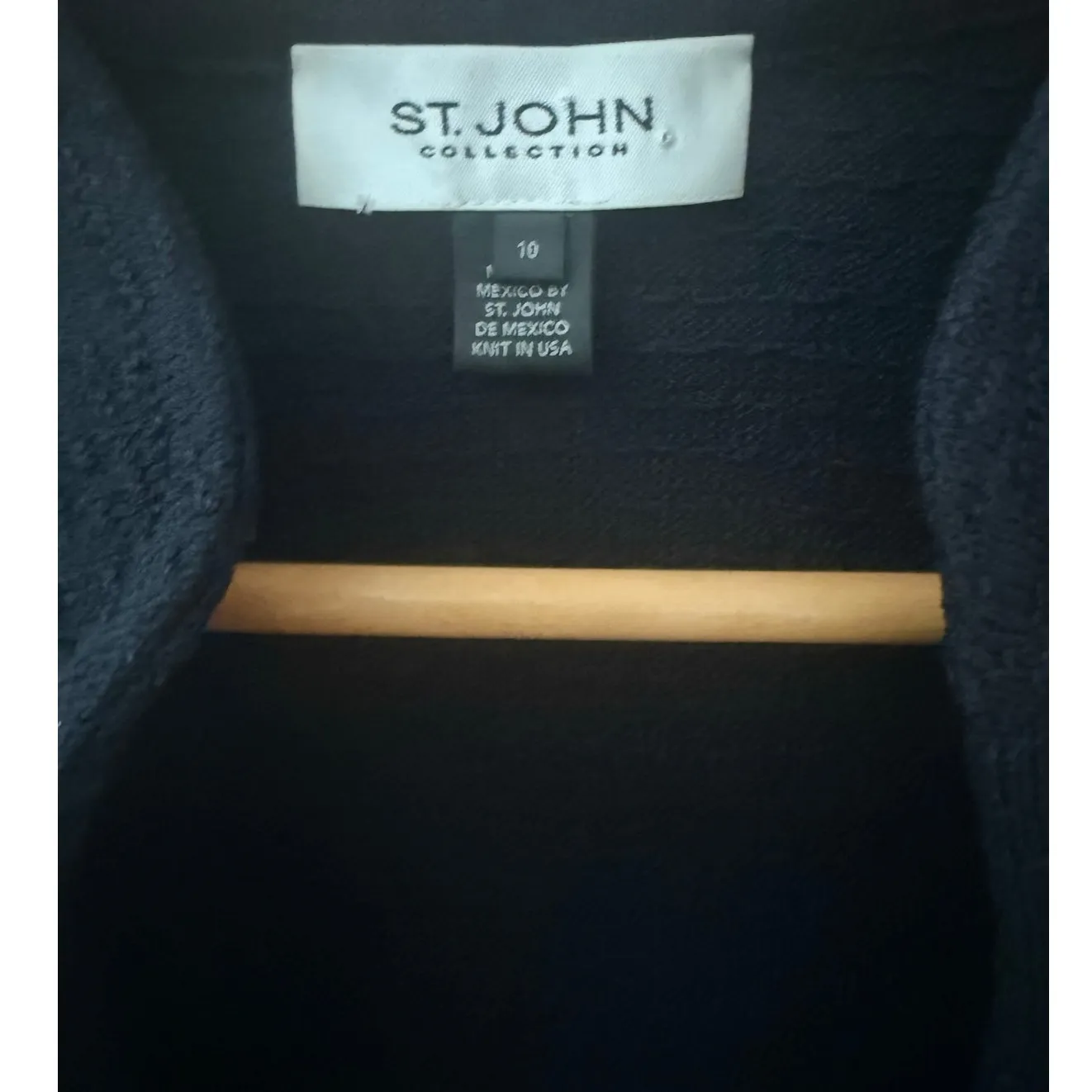 St. John Collection Luxe Textured Black Wool-Blend Pearl Button Blazer Size 10 - Image 4