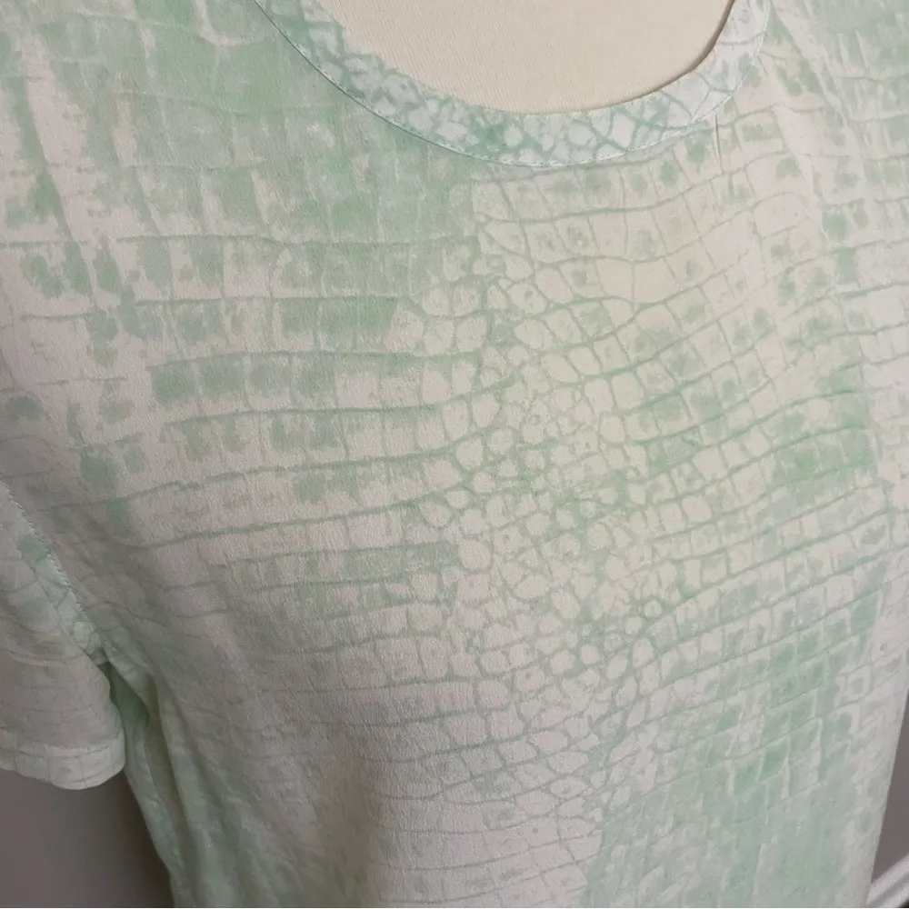 Equipment Femme Top Short Sleeve 100% Silk Reptile Snake Print Green Cream - Image 3