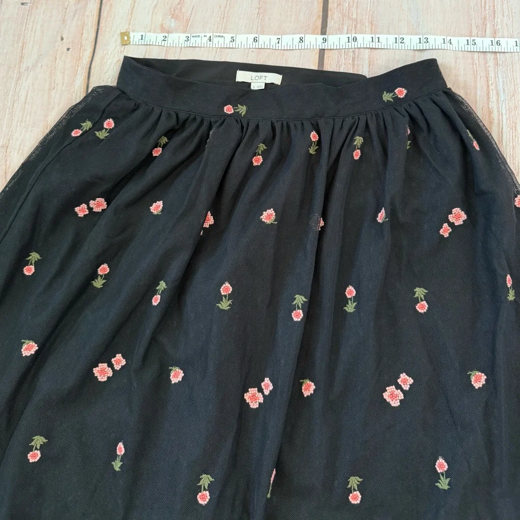Woman’s Loft Black Embroidered Floral Skirt Size 4 Bohemian Festival Office - Image 6