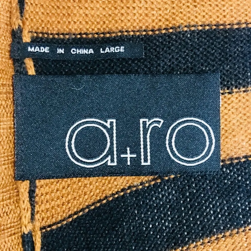 A+RO Large Sweater Brown Black 100% Acrylic - Image 7