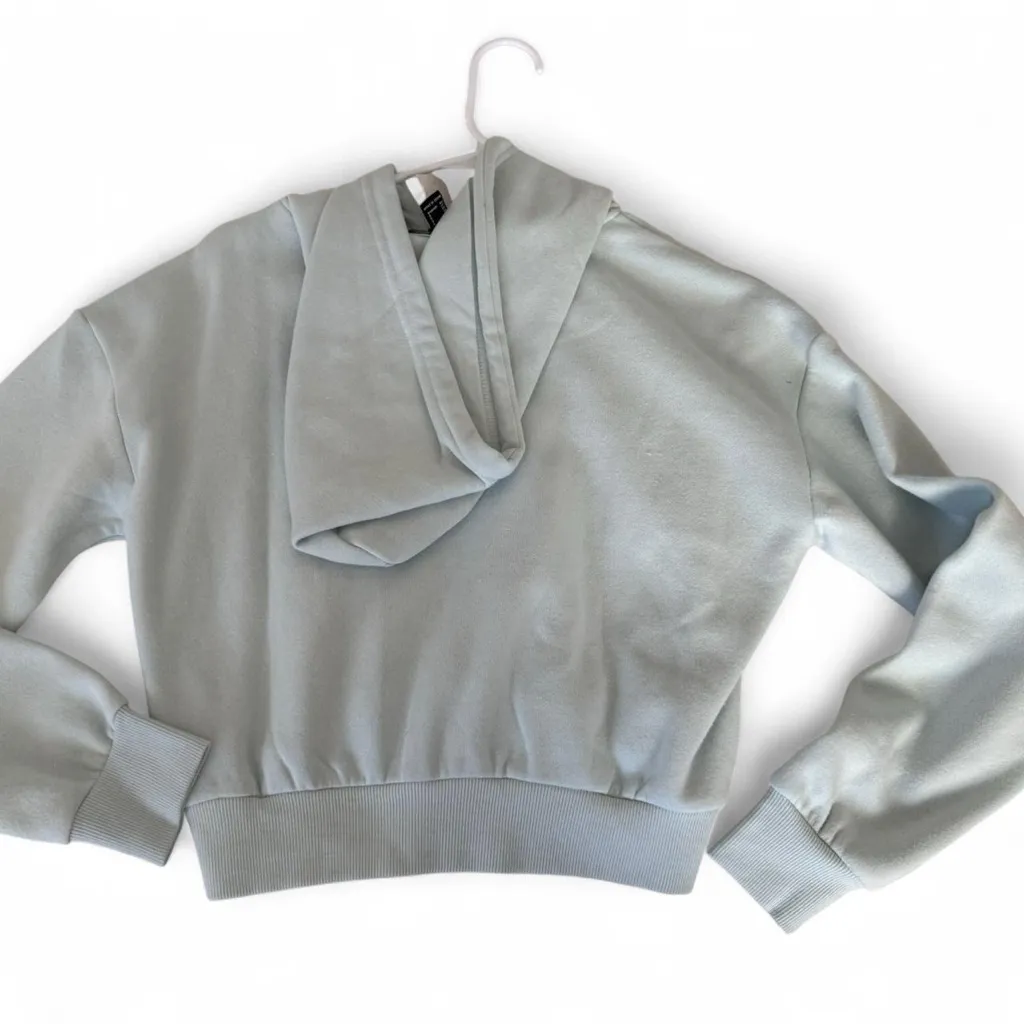 Baby blue Forever 21 cropped zip up hoodie. Size small. - Image 2