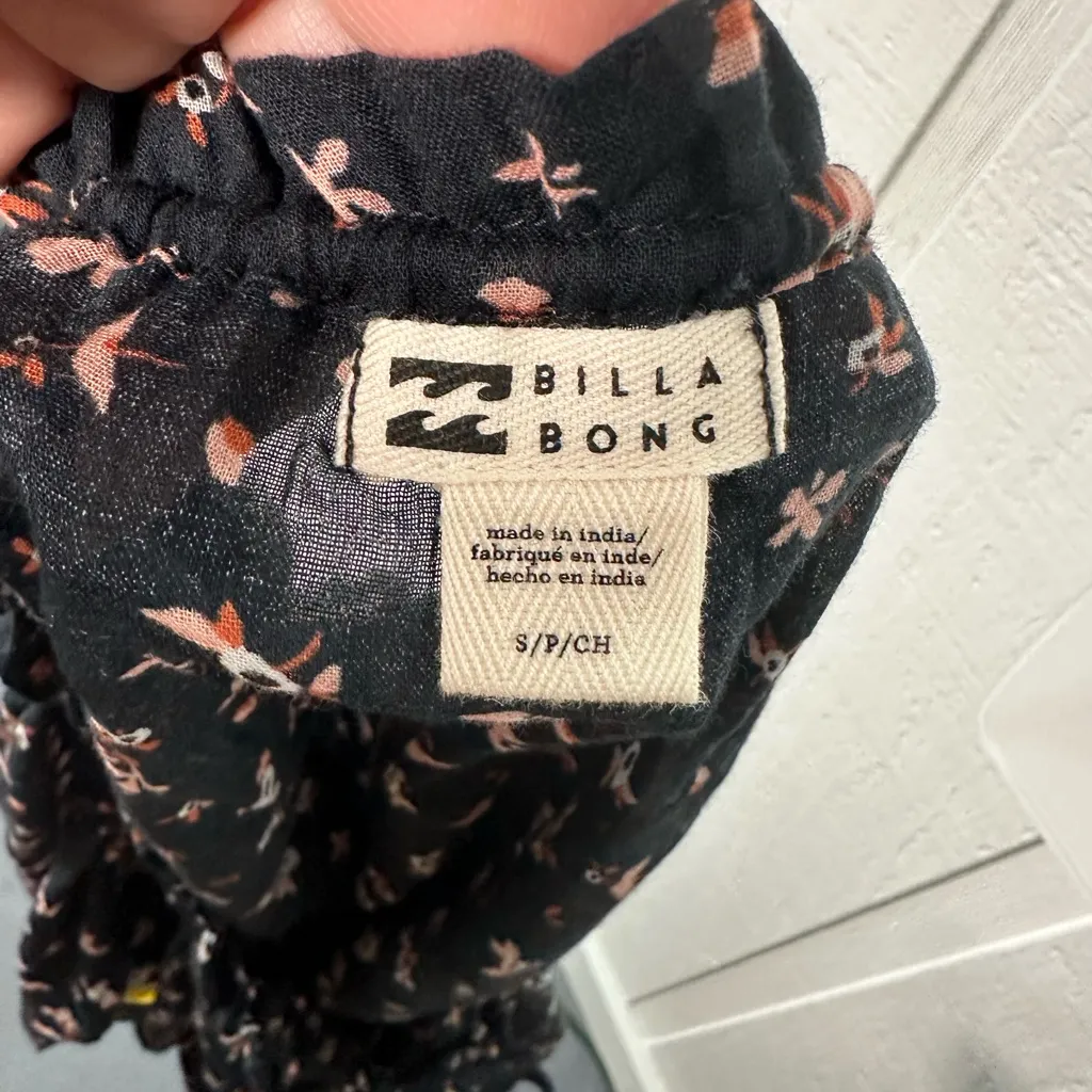 Billabong Women’s Black Floral Peasant Boho Long Sleeve Top Size Small NWOT - Image 11