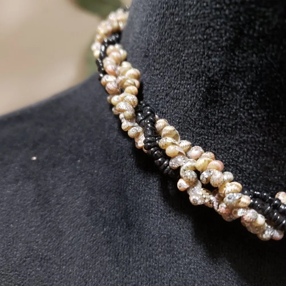 Women Fashion Big Abalone Shell Pendant Beaded Choker Necklace with Toggle Clasp Black - Image 5