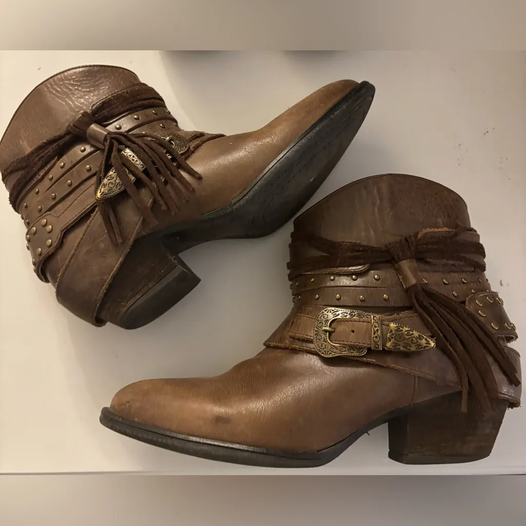 Shyanne Women's Sevilla Buckle Fringe Western Booties in brown leather size 10 - Image 2