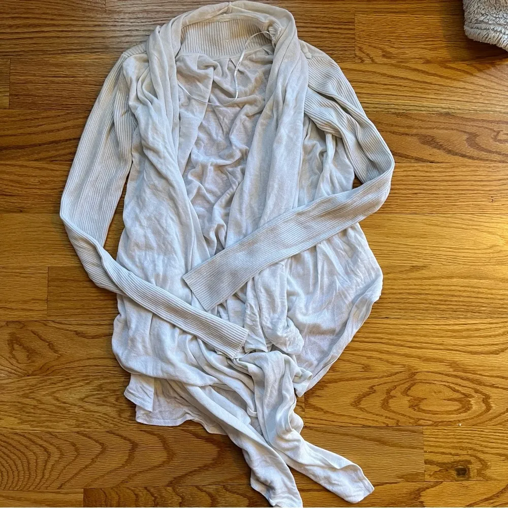 Lululemon universal wrap in ivory - Image 3