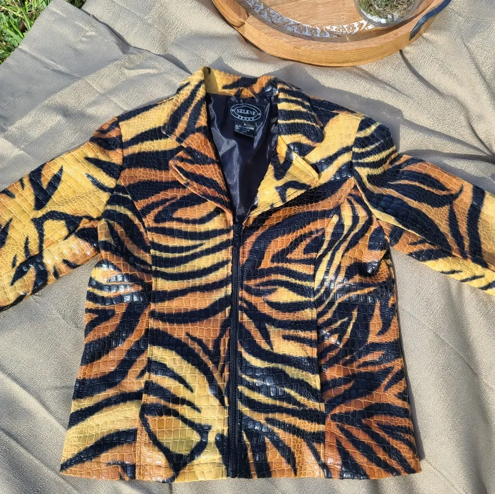 Selene Sport Tiger animal print jacket Size 8 - Image 10