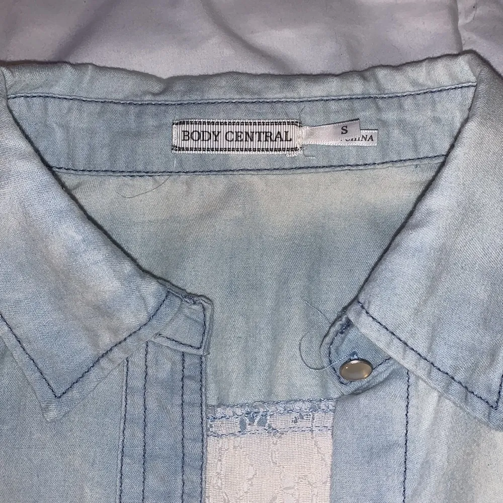 Short-Sleeve Button Up Top w/ White Lace Back - Image 15