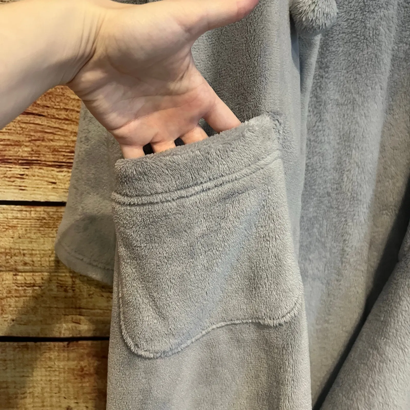 Victoria's Secret Gray Grey Soft Cozy Plush Hooded Short Robe Small Belt Tie - Image 3