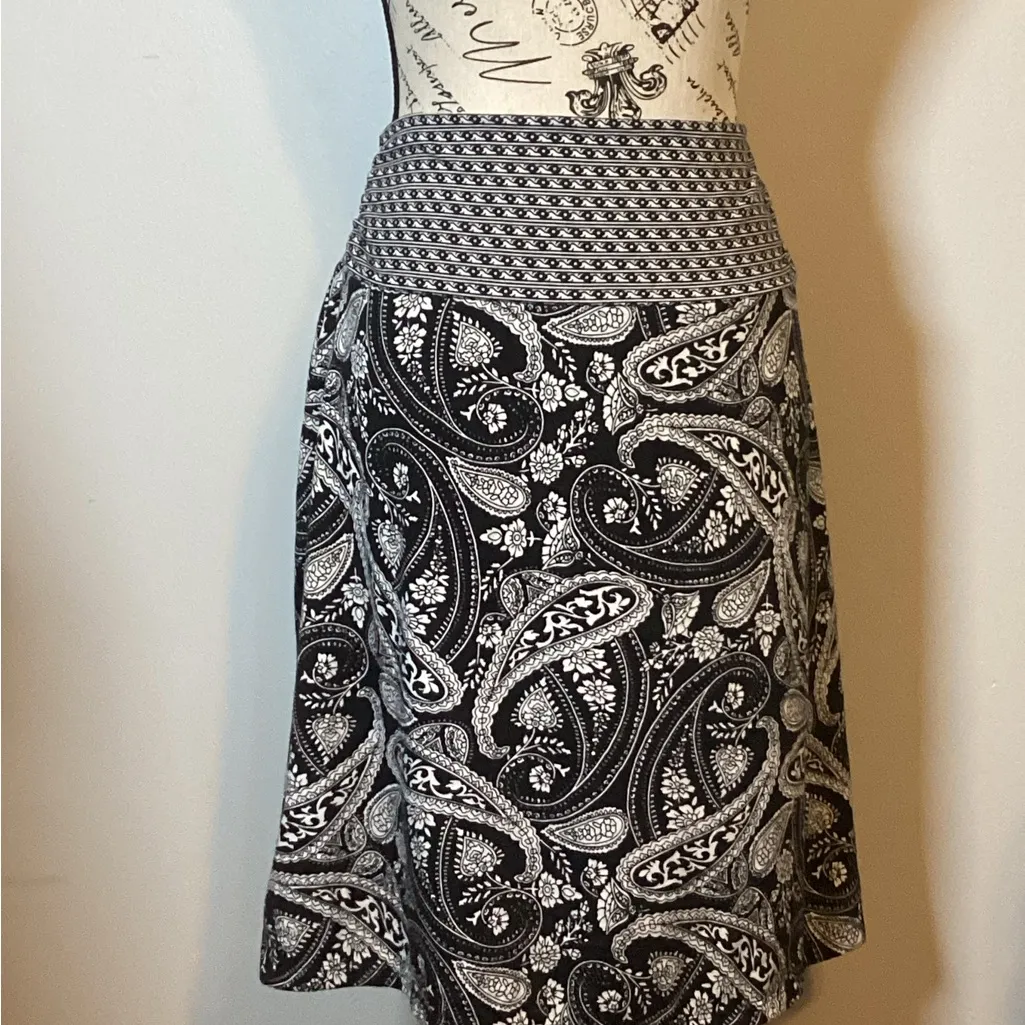 PAISLEY SHORT SKIRT A-LINE WITH SMOCKED WAIST BLACK & WHITE WOMENS SZ MED 8-10 - Image 2