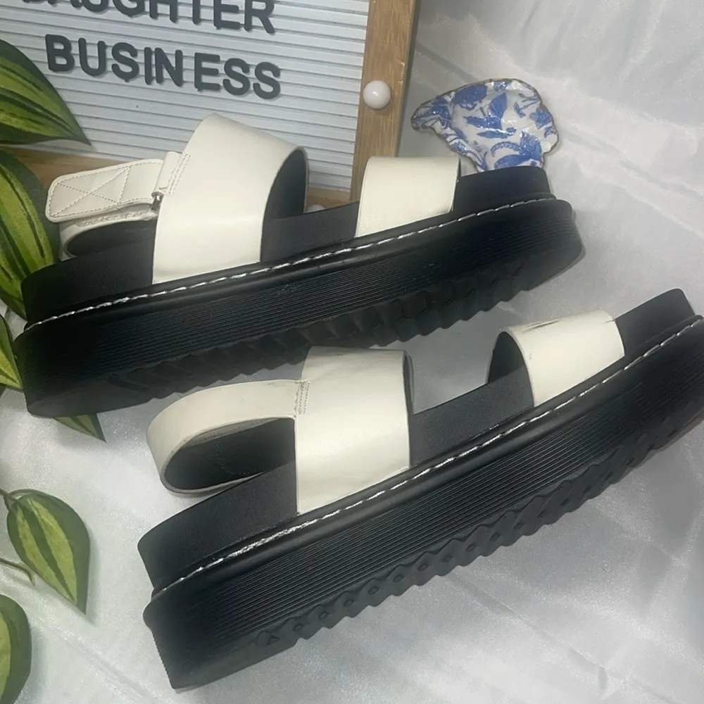 White and Black Chunky Platform Open Toe Strap Sandals Size 8 Limelight … - Image 3