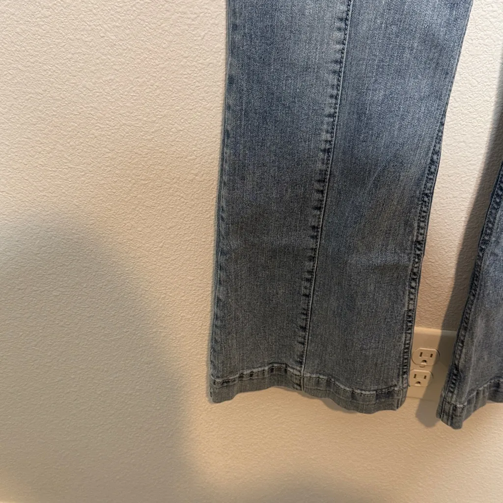 Shyanne Women’s Flare Denim Jeans 29W x 34L - Image 4