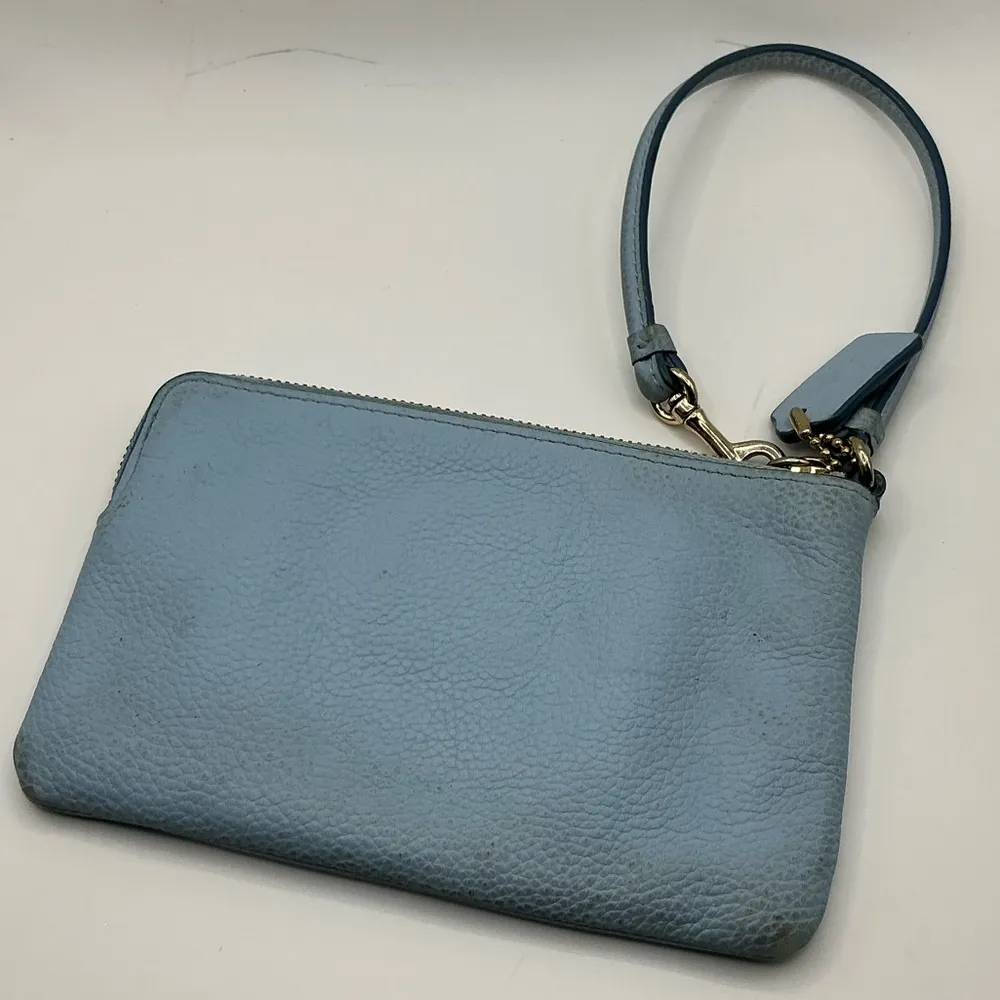 A Rare Vintage HTF Baby Soft Blue Leather Coach Wristlet Wallet - Image 2