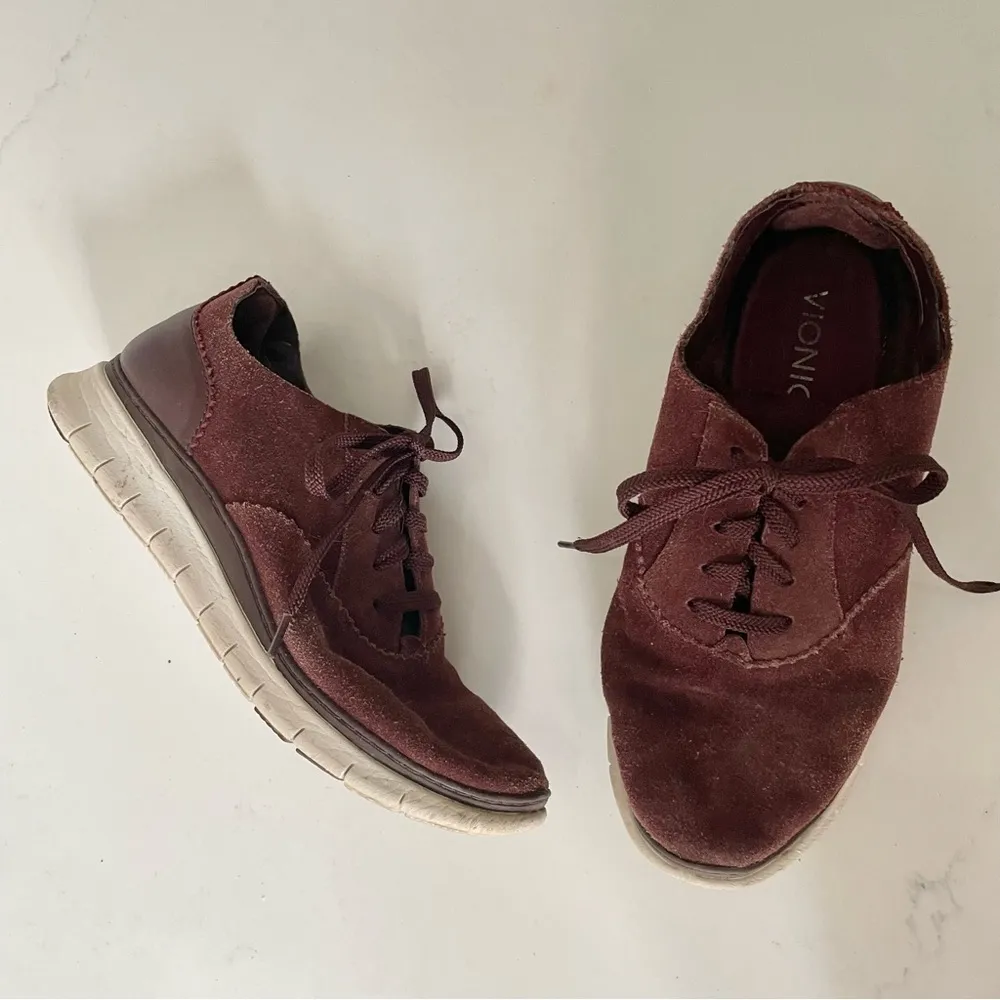 Vionic Taylor sneaker in burgundy leather suede 7.5 - Image 2