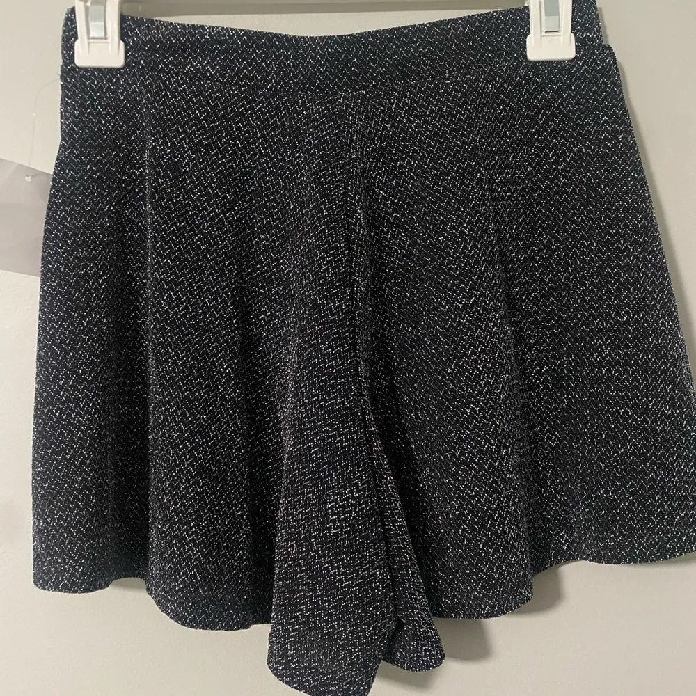 NWT Charlotte Russe Glittery Flowy Shorts - Image 6
