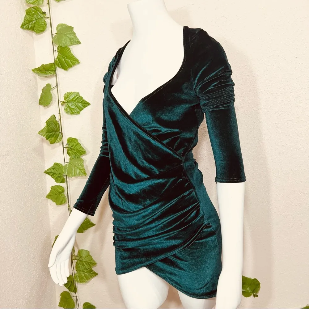 Pretty Little Thing Emerald Velvet Green Dress New - Image 8