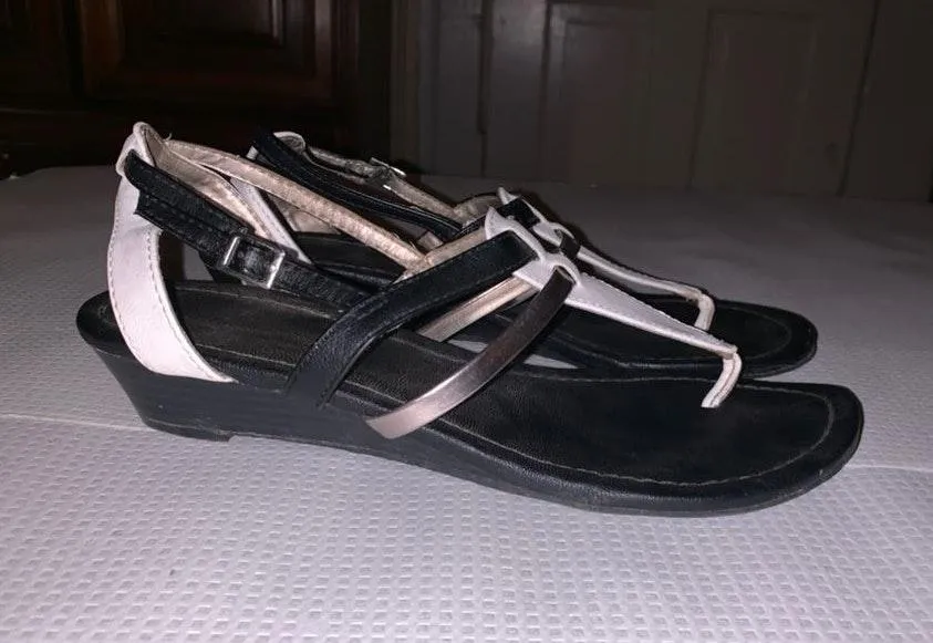 Black And White Low Wedged Sandals - Image 3