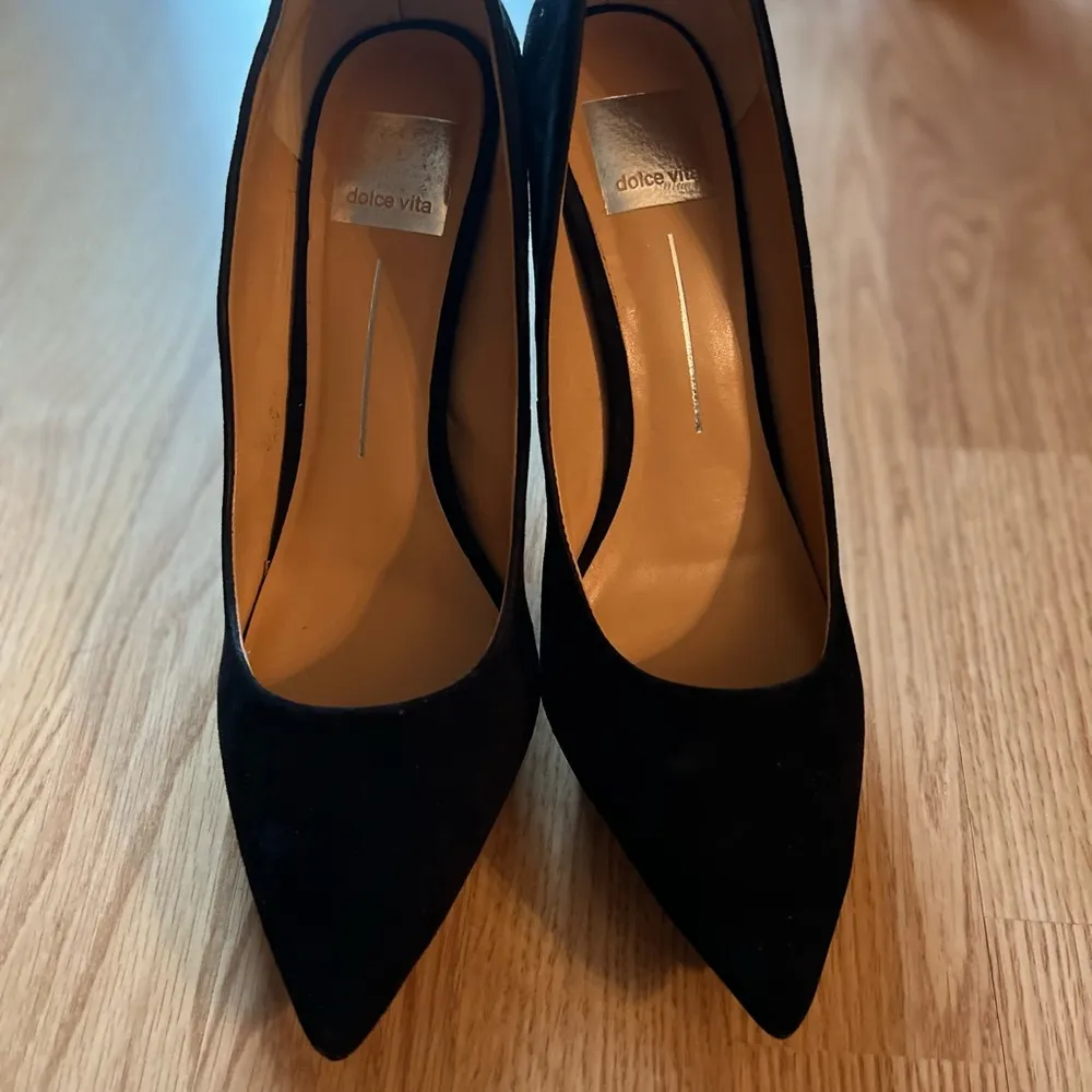 Dolce Vita Black & Silver Suede Heel Size 8.5 - Image 15