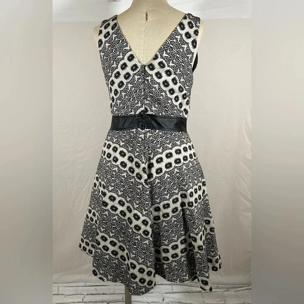 Women’s Chelsea & Violet black/white low v-neck dress M - Image 2