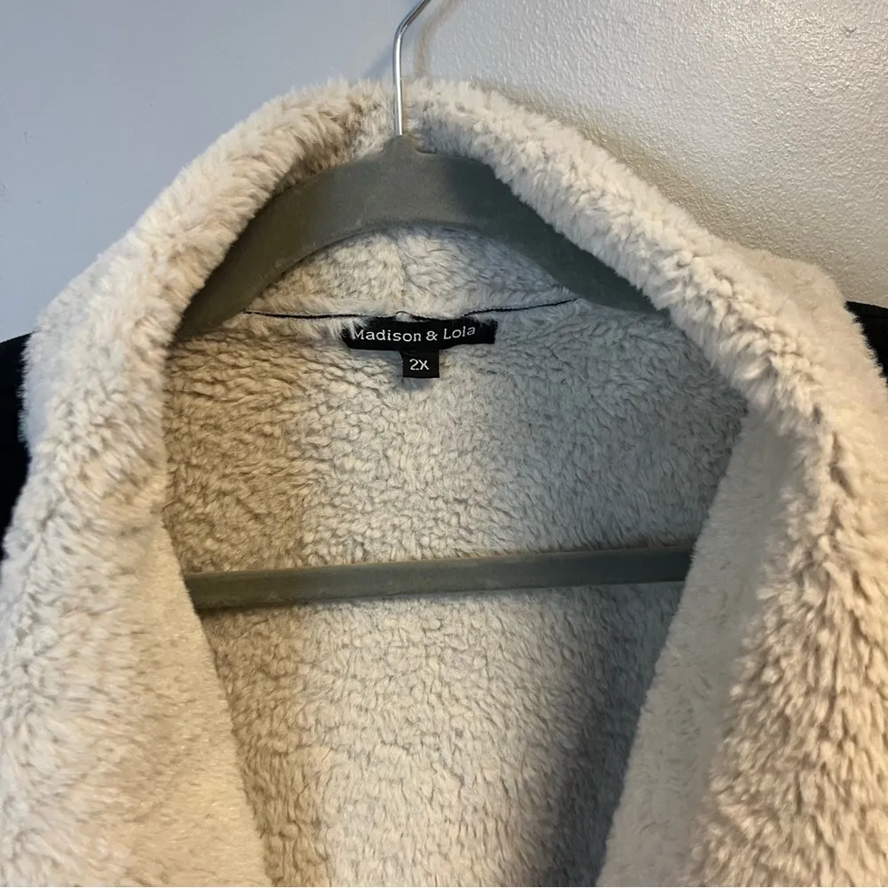 Madison & Lola Faux Suede Black Vest w/ Faux Shearling Lining Open Front 2X NWOT - Image 3