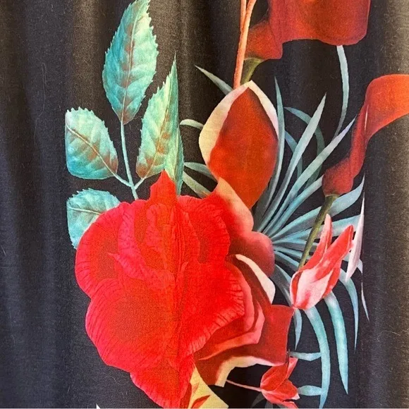 Women’s Top 2X Black Red Floral Short Sleeves - Image 6