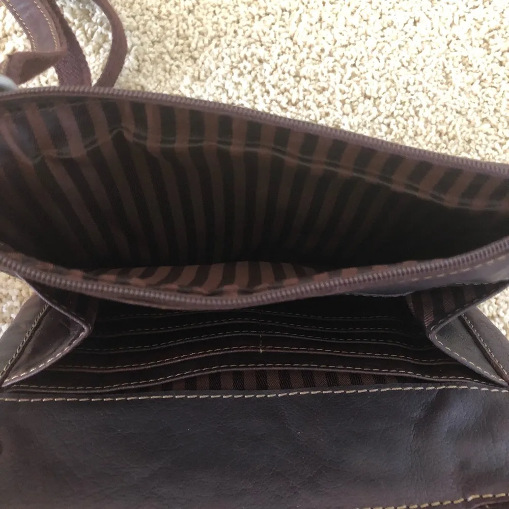 s Voyager City Organizer Floral Embossed Leather Wallet Purse - Image 8