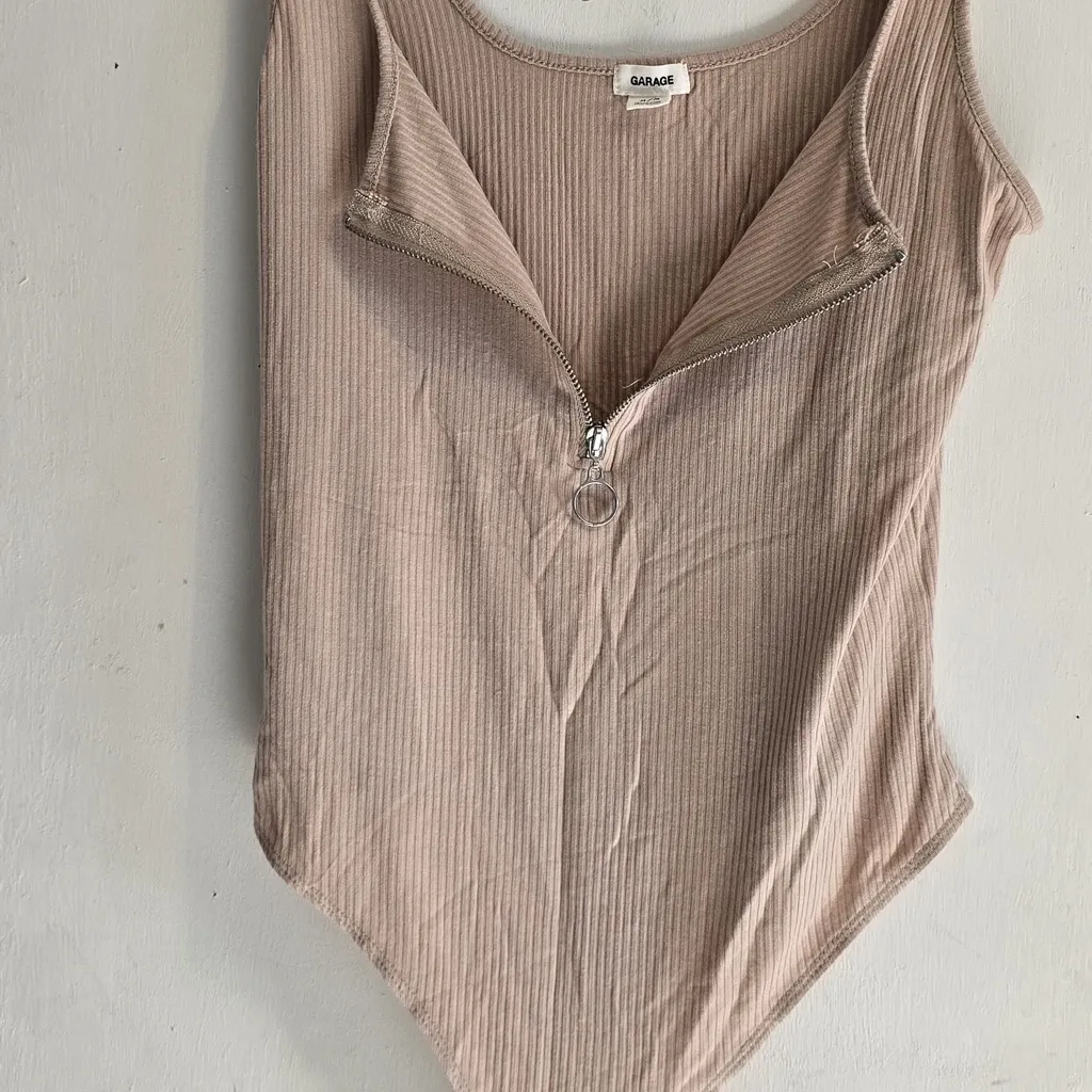Garage Taupe Ribbed Top - Image 3
