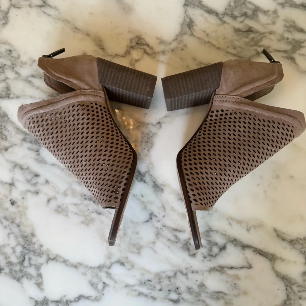 $32 New! VINCE CAMUTO Women's Katnina Perforated Leather Ankle Bootie Brown - Image 9