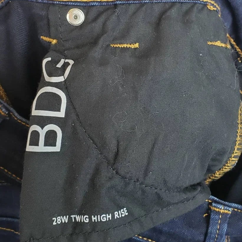 UO BDG Dark Wash Twig High Rise Jeans 28 - Image 4