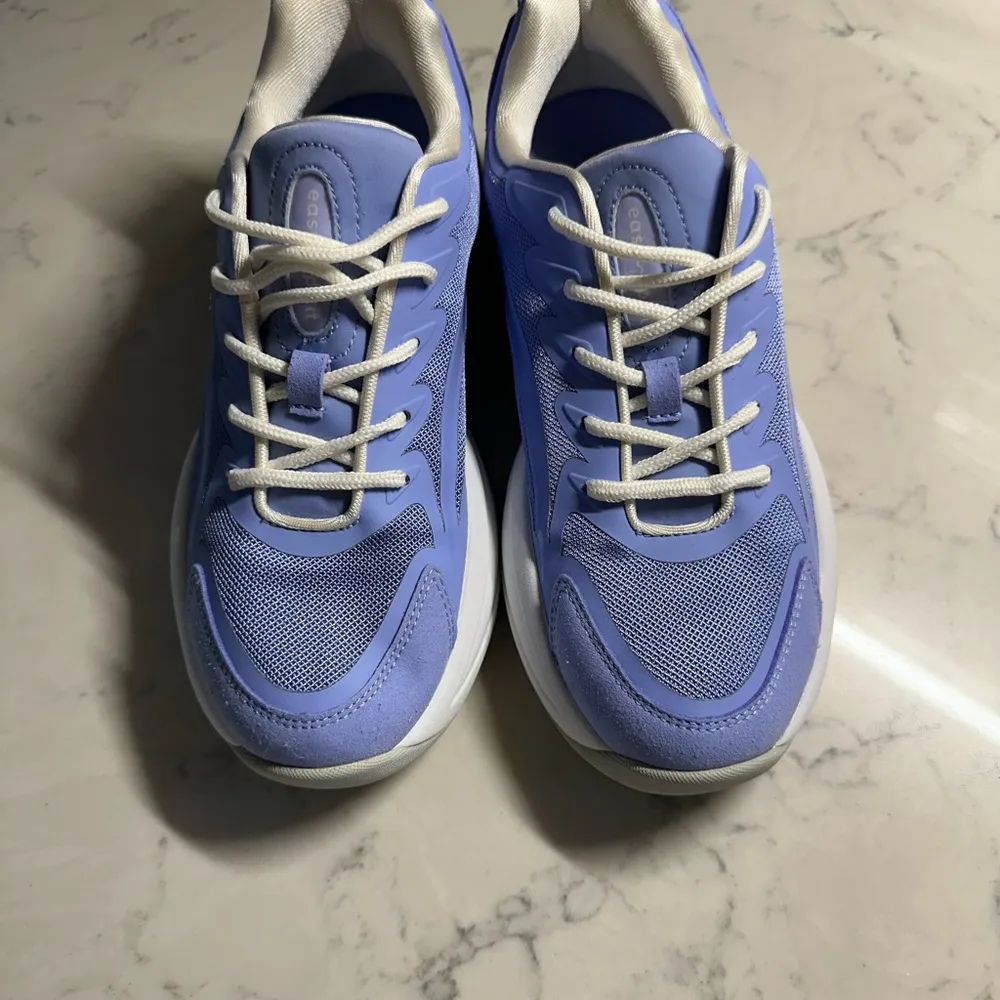 Easy Spirit Blue and White Athletic Shoes with Cushioned Sole - Image 3