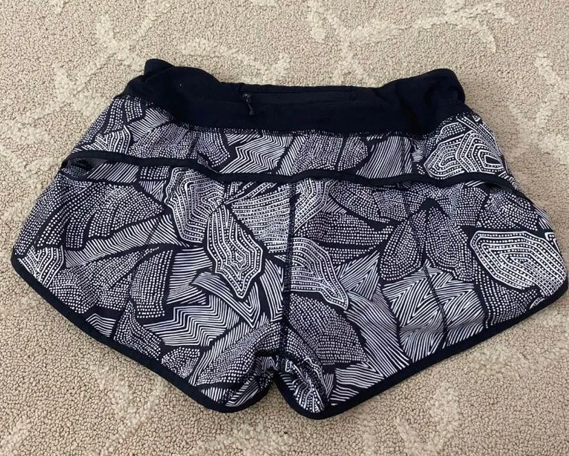 Lululemon women  shorts - Image 3