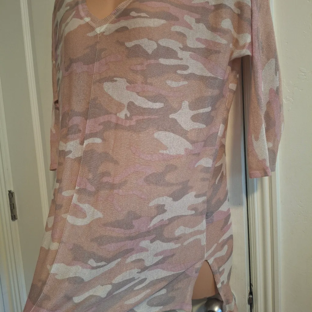 Lane Bryant 14 16  Pink Camouflage  V-Neck Top NWOT - Image 6