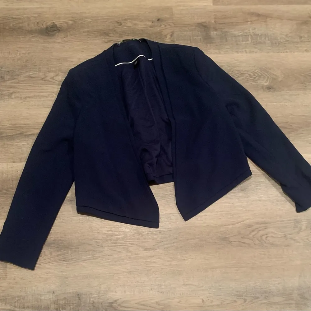 Black House White Brand Navy Blue Soft Drape/ Long sleeve blazer  Size 14 - Image 4