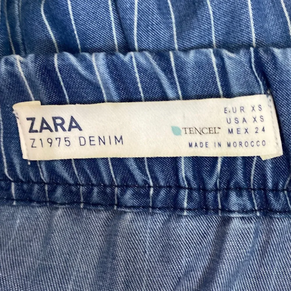 ZARA blue denim Romper white stripe off shoulder pockets women sz XS - Image 7