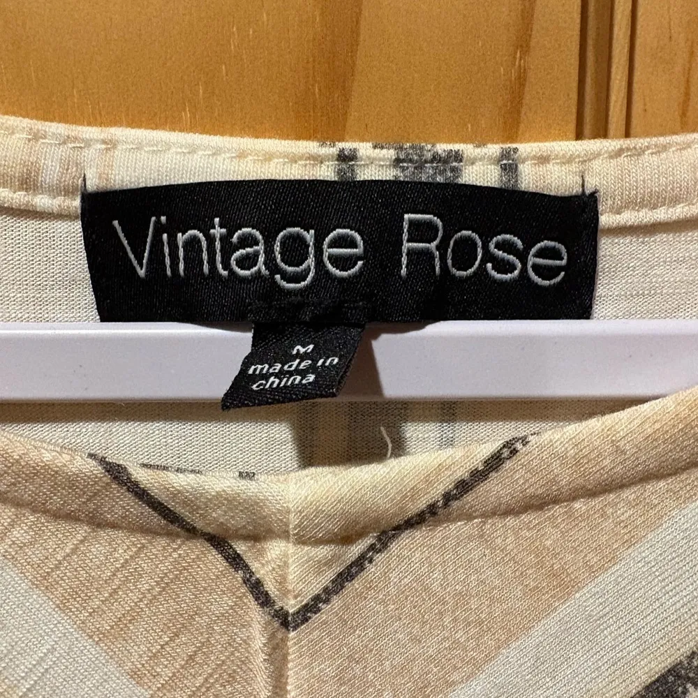 Vintage Rose brand top featuring a striped chevron pattern women’s size M NWT White Size M - Image 4