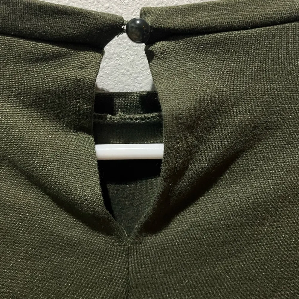 Charlotte Russe Long Sleeve Cropped Top - Image 3