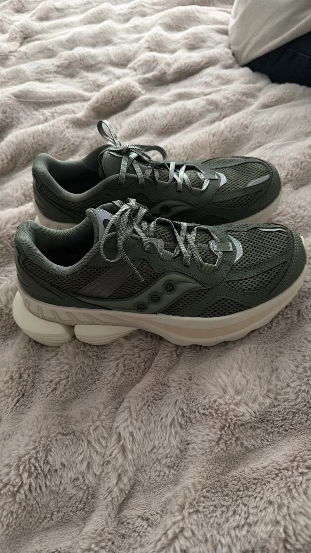 Saucony  Shoes Unisex  - Image 3