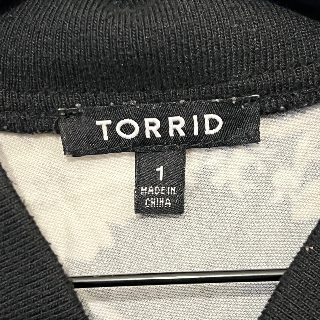 TORRID Women's Black Floral Print Full Zip Bomber Jacket Plus Size 1X - Image 3