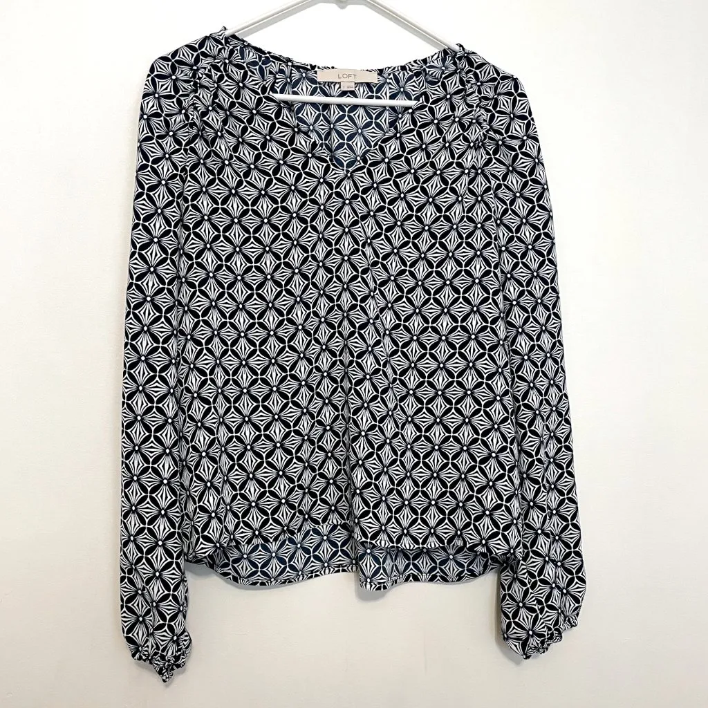 ANN TAYLOR LOFT Geo Shirred Raglan Blouse Navy Blue Geometric Floral Long Sleeve - Image 2