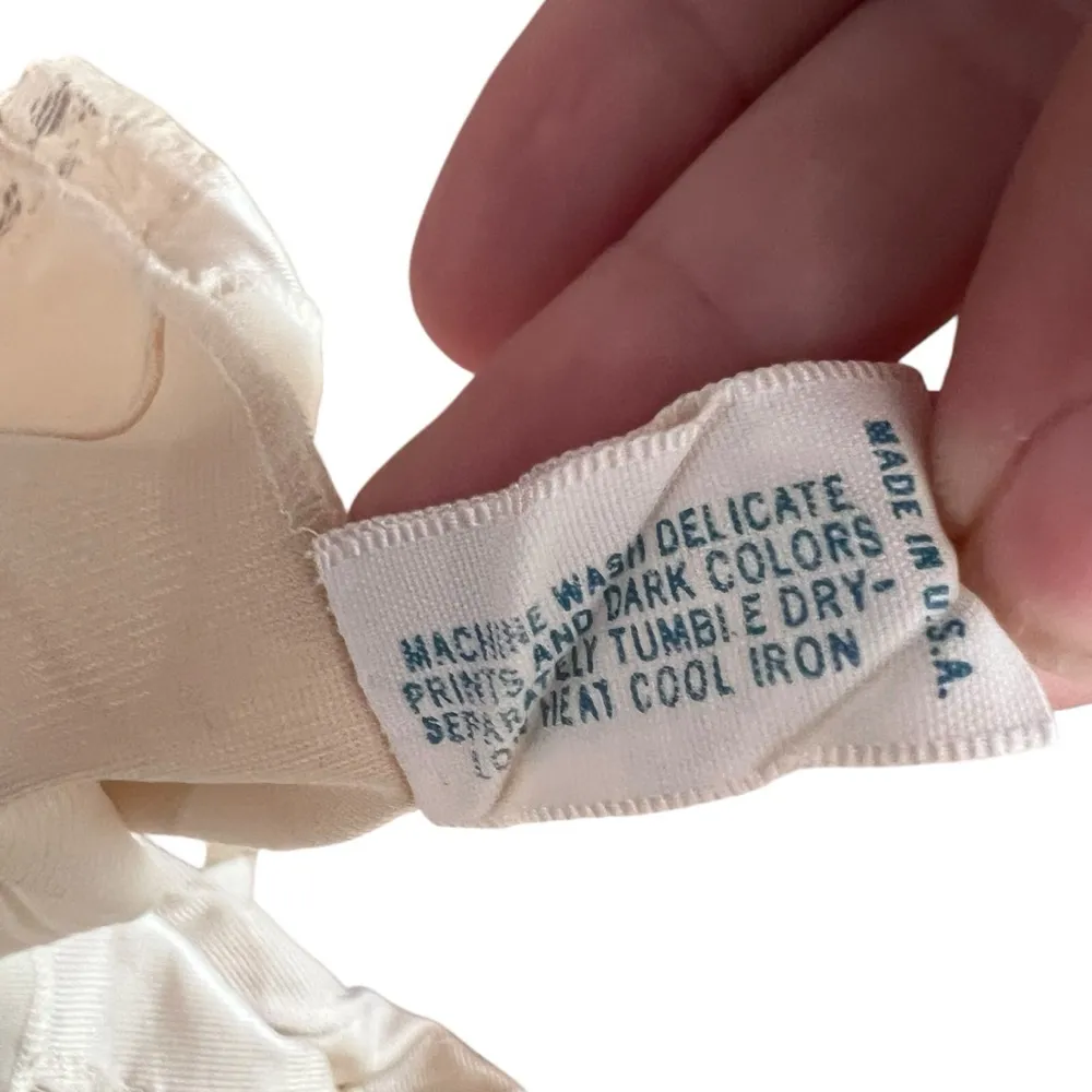 Vintage 1970s Vanity Fair Full Slip Long Ivory Silky Lace Lingerie Size 32 L - Image 8