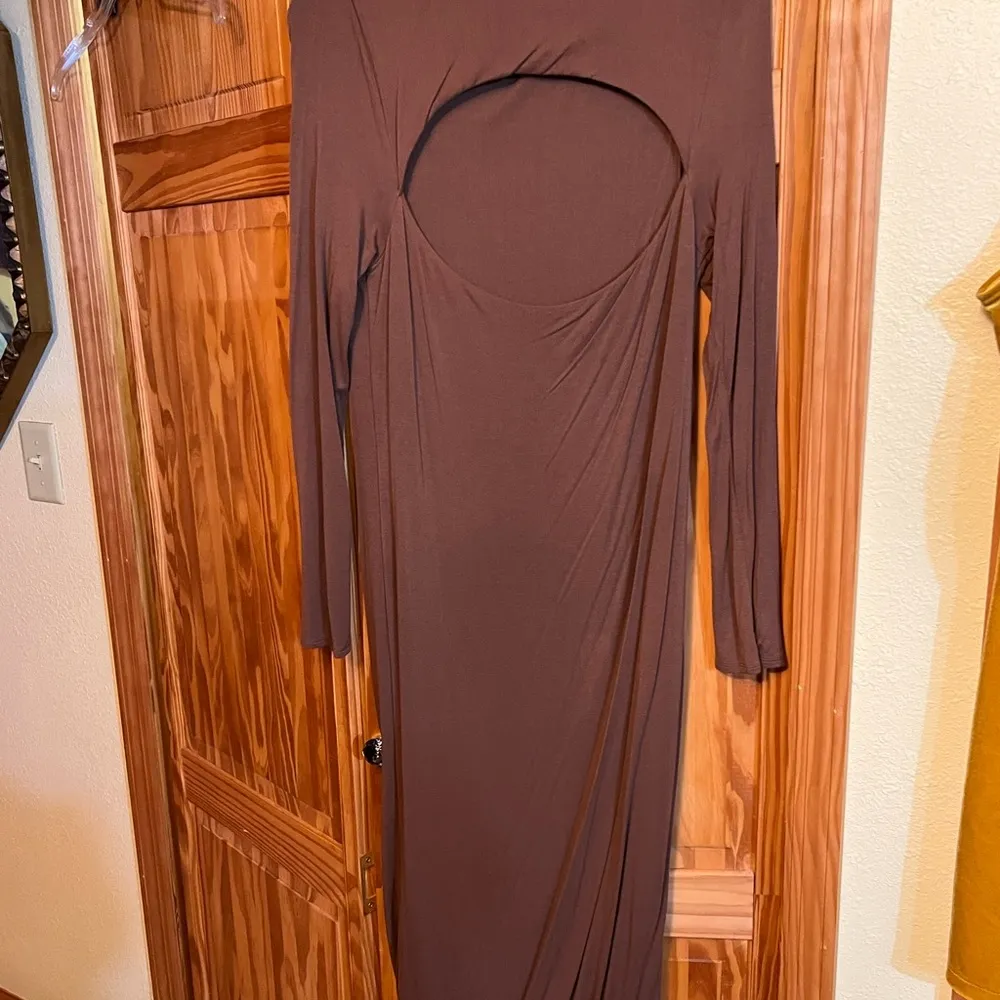 Elegant Brown Long Sleeve Dress - Image 2