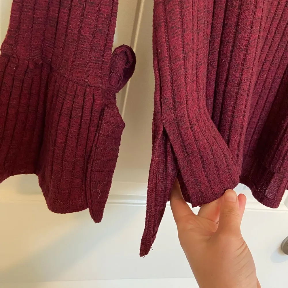 Derek Heart women’s turtleneck flare-sleeved sweater‎ — medium - Image 2