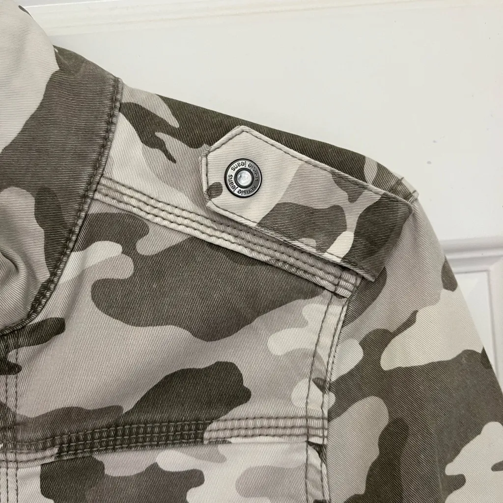 Kensie Women's Camouflage Utility Jacket in Olive Greens Size S - Image 3