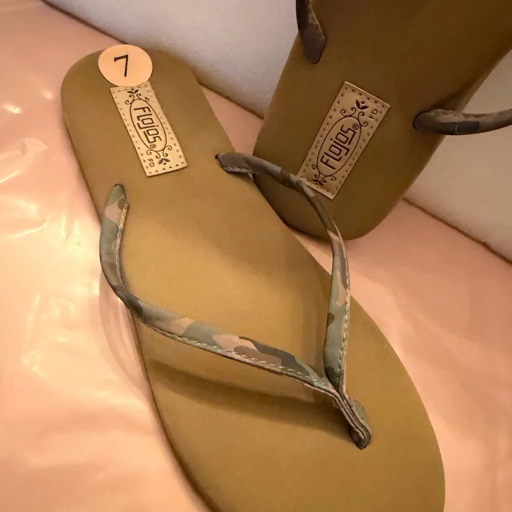 Flojos Tan and Patterned Sandals Size 7 - Image 3