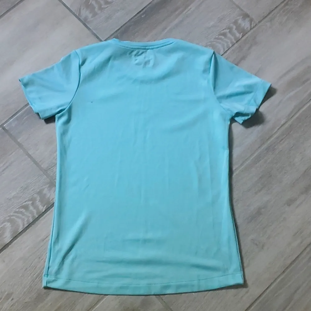 2 Under Armour Semi-Fitted HeatGear Shirt Sleeve Tops - Image 6