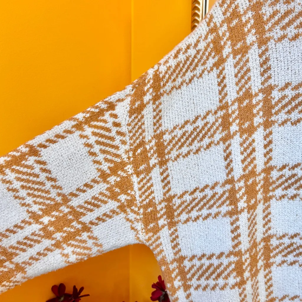 🎅 3/$15 SALE A.N.A White and Mustard Plaid Cowl Neck Oversized Knit Sweater L - Image 7