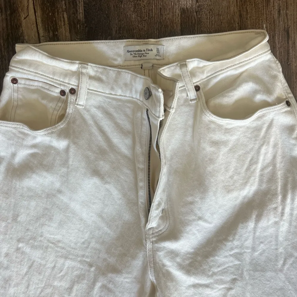 Abercombie and Fitch Curve Love White Jeans - Image 5
