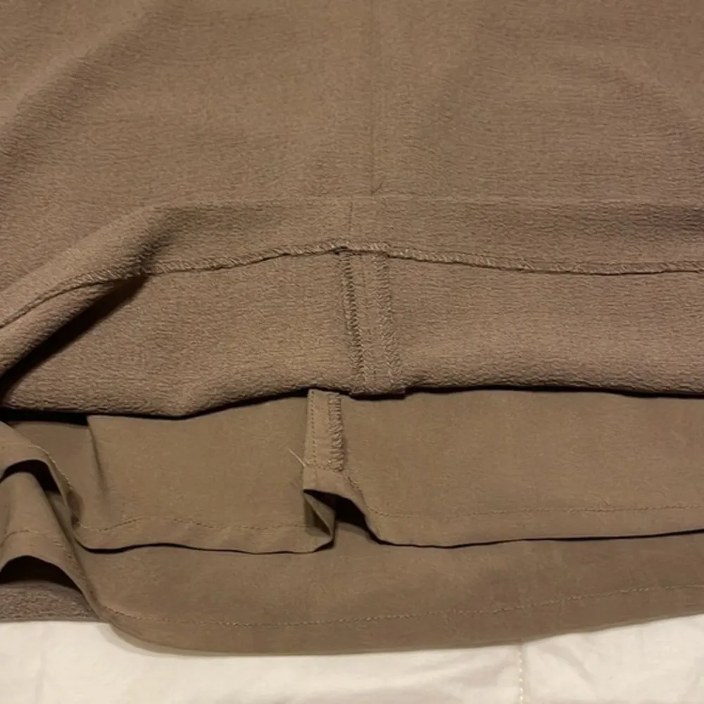 Carmen Marc Valvo Taupe V-Neck Sheath Dress - Image 8