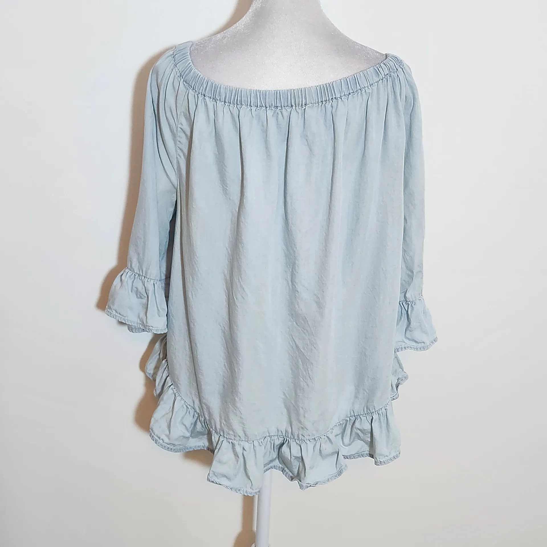 Jane and Delancey Chambray Off-the-Shoulder Top with Ruffle Hem Size Large - Image 5