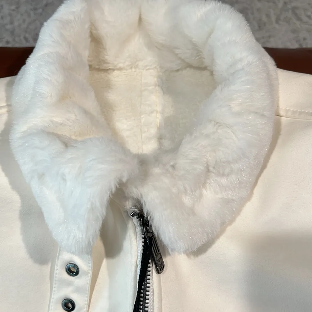 VIP Collection white suede and soft furry NWT size S jacket. - Image 4